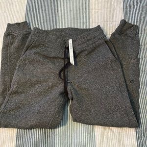 Women’s Lululemon Scuba Joggers Size 6